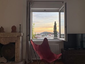 House - Penthouse Under Acropolis (Athens)