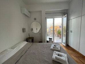 House - Penthouse Under Acropolis (Athens)