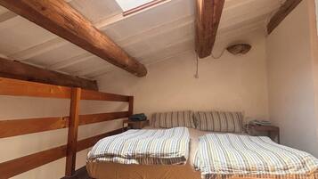 1 bedroom, internet, bed sheets