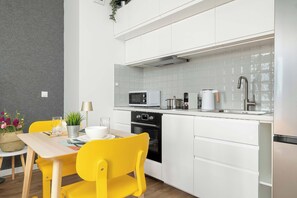 Fridge, microwave, oven, stovetop - Stylish Studio in Katowice | Parking | Balcony (Katowice)