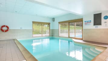 Apartemen | Kolam renang | Kolam renang indoor dan kolam renang outdoor