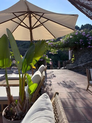 Terrace/patio - Boutique rural casita Paso Paso met adembenemend bergzicht en prachtig zwembad (Torrox)