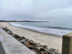 Beach nearby, sun-loungers, beach towels