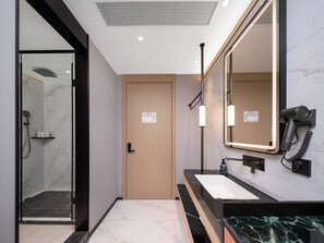 Comfort Double Room | Bathroom | Shower, hair dryer, slippers, towels - Yiwu Aishang Mind Hotel (Yiwu)