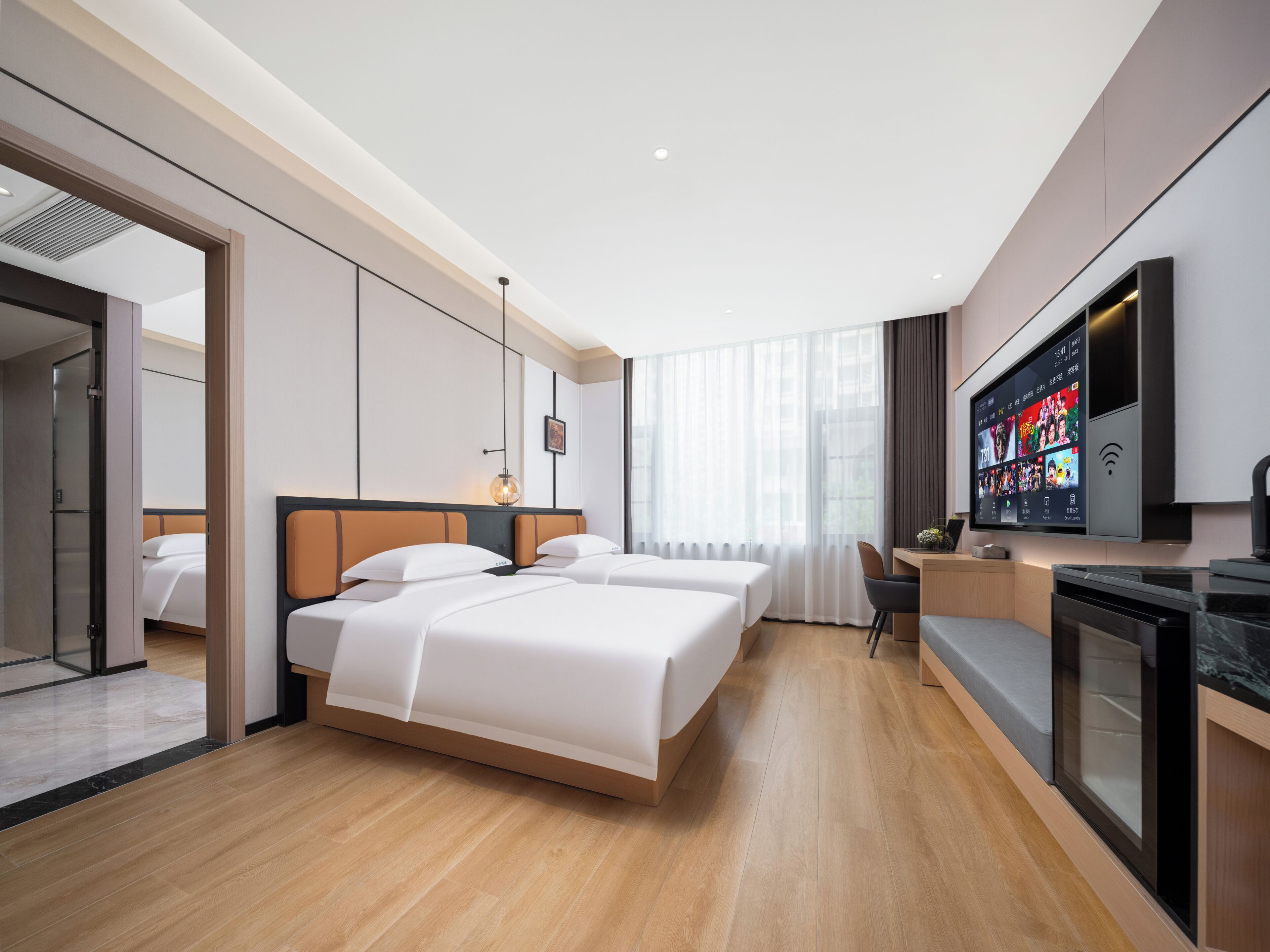 Comfort Double Room | Desk, blackout drapes, soundproofing, iron/ironing board