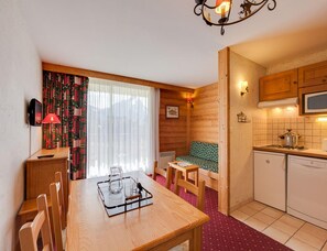 Apartment | Dining - Duplex Stay for 3 With Ski Access (Les Deux Alpes)