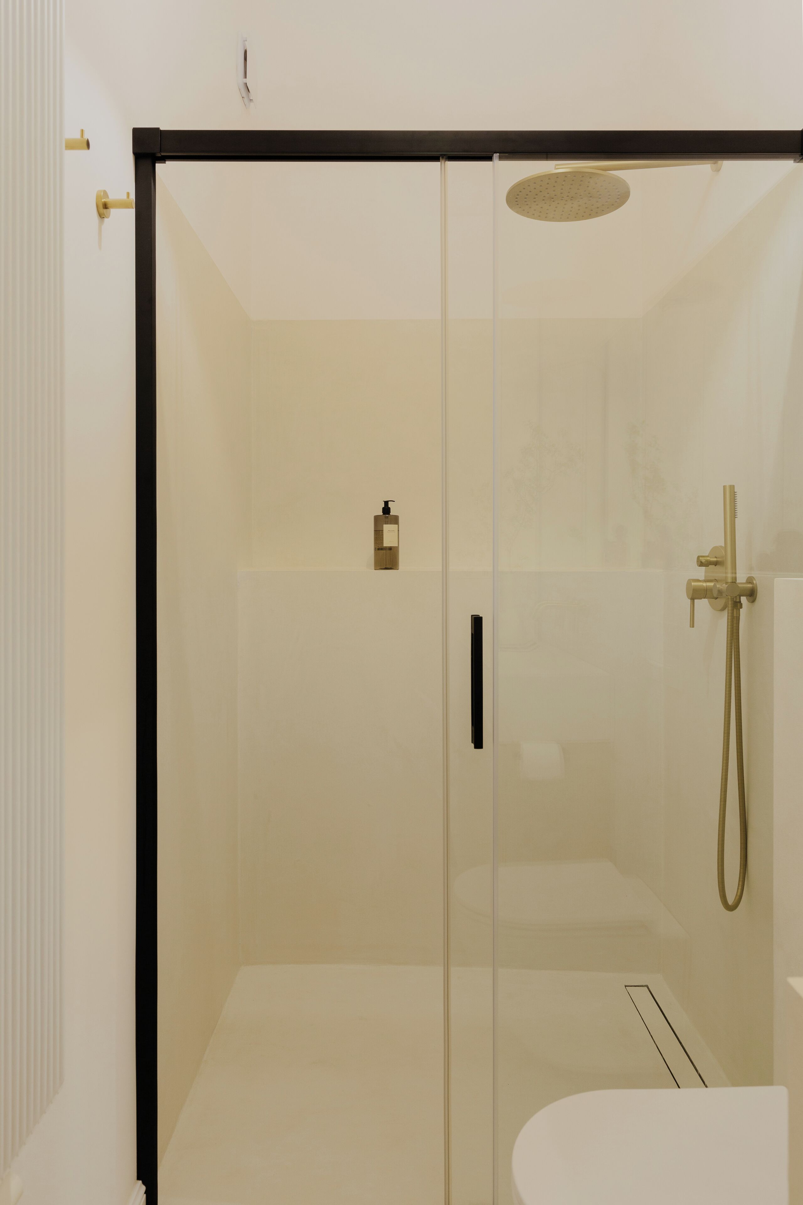 Deluxe Studio Suite | Bathroom