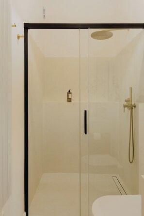 Deluxe Studio Suite | Bathroom - N46 Studio Apartment  (Warsaw)