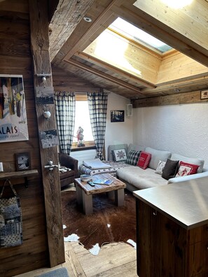 TV - Matterhorn Alpine Hideaway - Cozy Renovated Apartm (Zermatt)