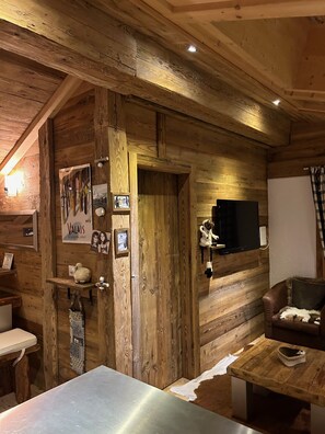 Interior - Matterhorn Alpine Hideaway - Cozy Renovated Apartm (Zermatt)