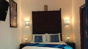 Comfort Double Room, Courtyard View | Premium bedding, free cribs/infant beds, free WiFi, bed sheets