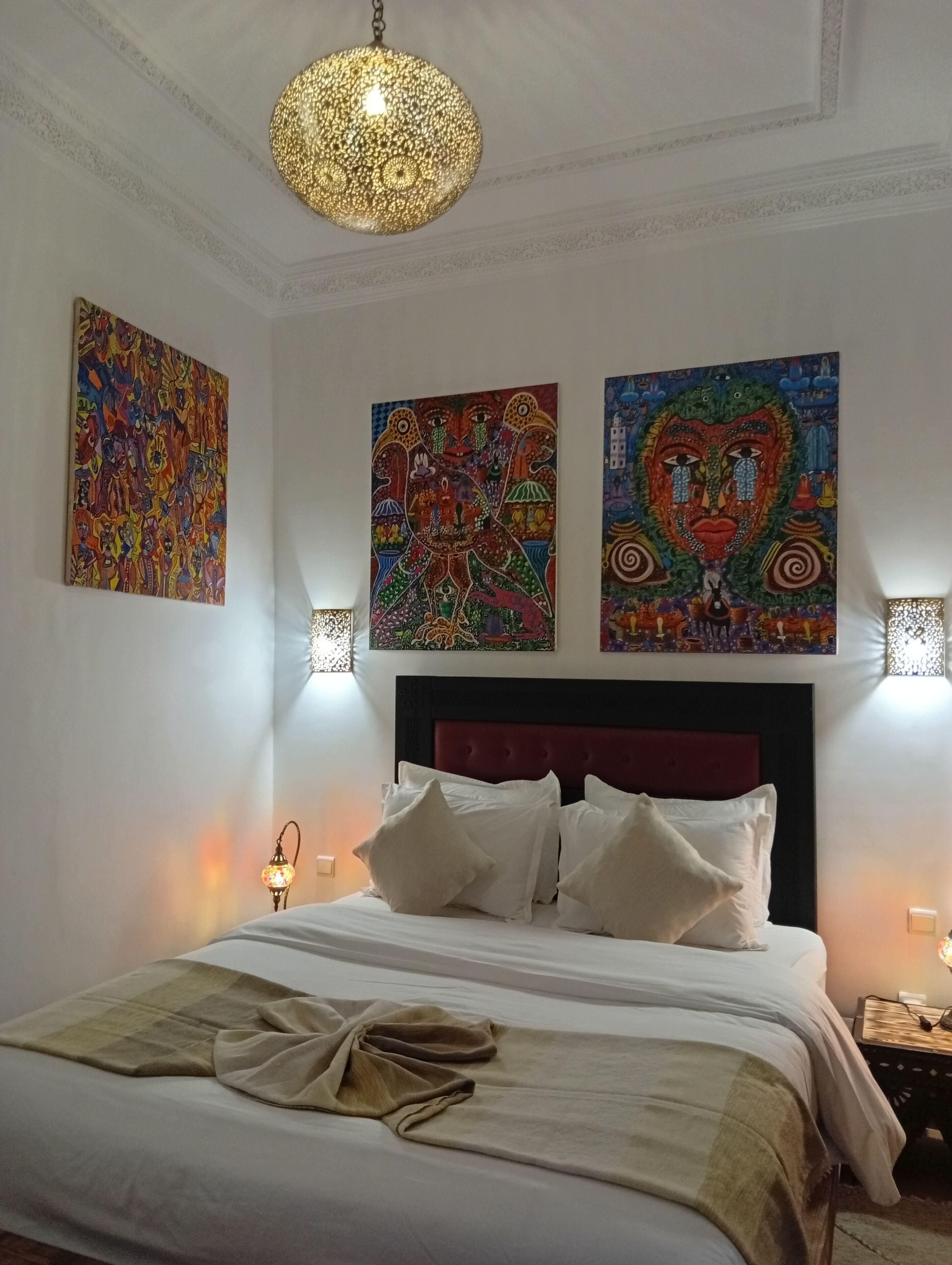 Premium bedding, free cots/infant beds, free WiFi, bed sheets