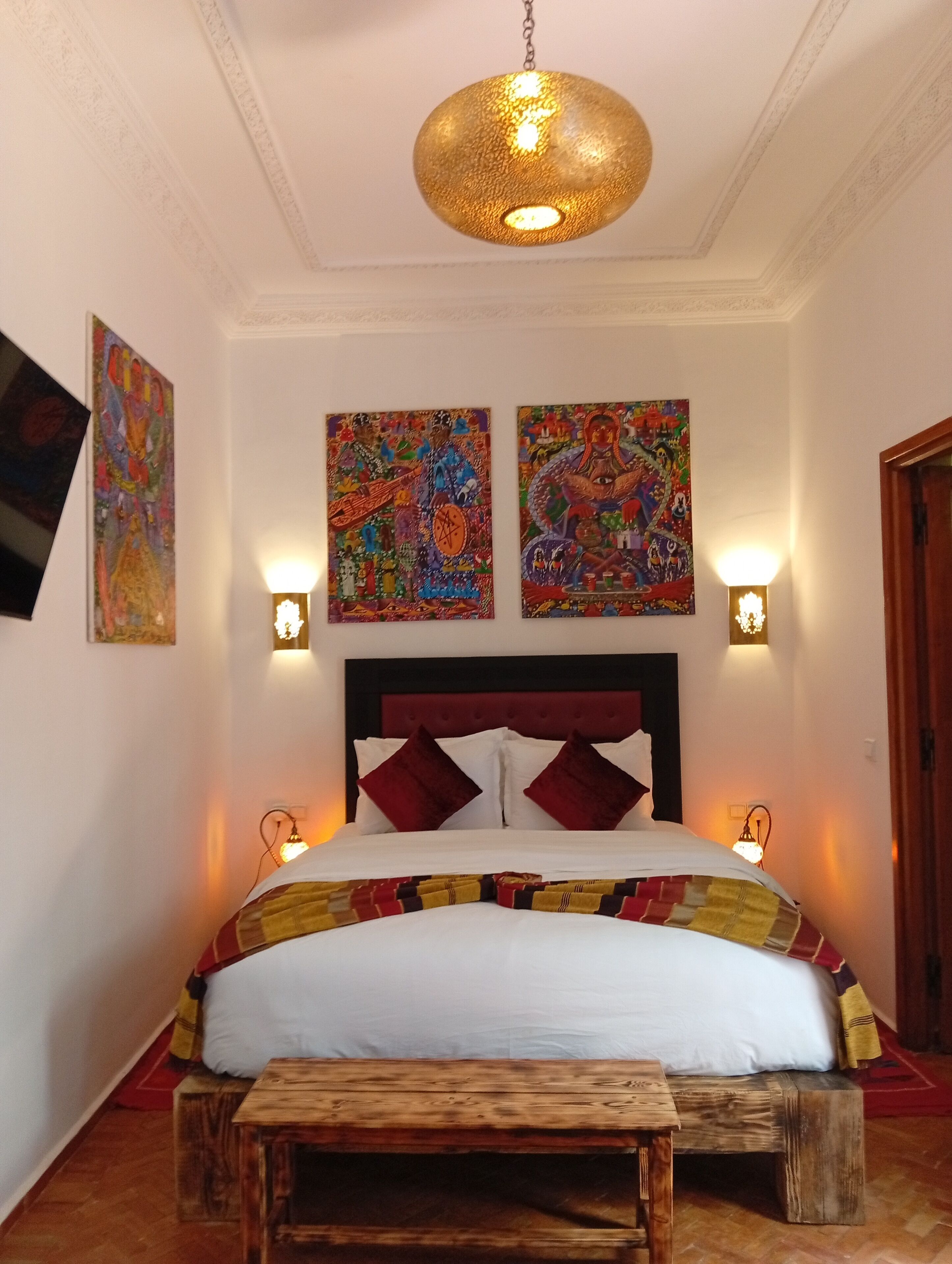 Premium bedding, free cots/infant beds, free WiFi, bed sheets