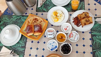 Desayuno continental incluido todos los días