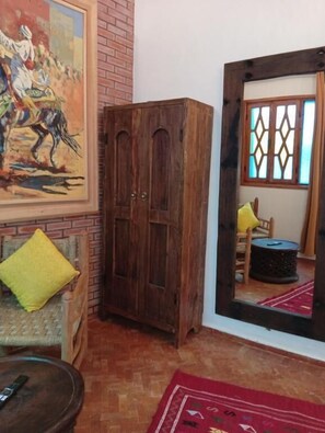 Habitación Confort doble, patio, vistas al patio | Interior