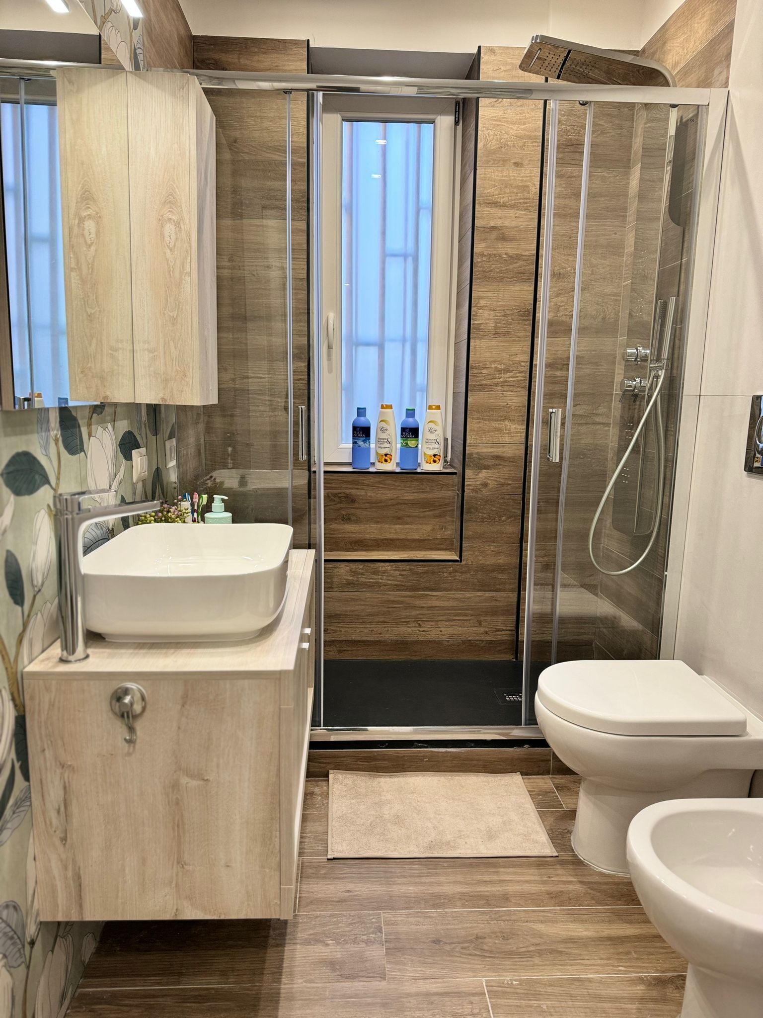Dusche, Haartrockner, Bidet, Handtücher