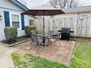 Outdoor dining - Pet‑Friendly Cottage w/Grill & Patio by Lake Erie (Vermilion)