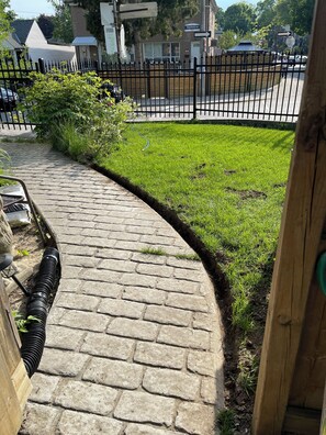 Property grounds - Cozy Home Away from Home, Toronto - Leslieville (Toronto)