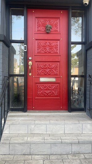Exterior detail - Cozy Home Away from Home, Toronto - Leslieville (Toronto)