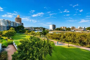 Property grounds - Townsville CBD Apartment with River Views, Pool & Free Parking (Townsville City)
