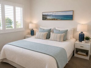 2 bedrooms, iron/ironing board, free WiFi, bed sheets - Townsville CBD Apartment with River Views, Pool & Free Parking (Townsville City)