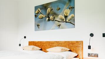 WiFi, bed sheets, wheelchair access