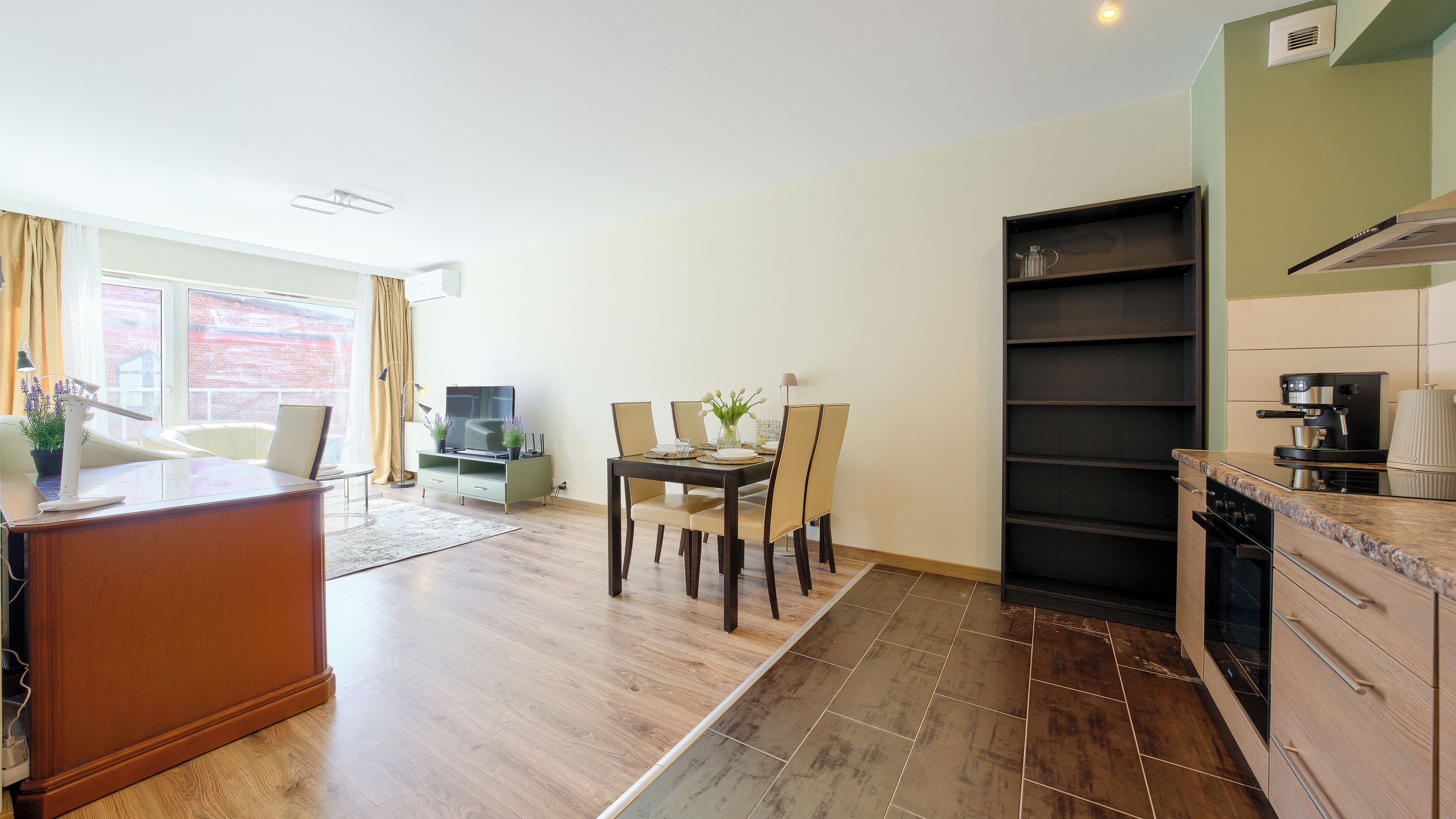 Apartment (42) | Eigene Küche | Kühlschrank, Herdplatte, Wasserkocher, Kochgeschirr/Geschirr/Besteck