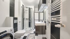 Apartment | Badezimmer | Dusche, Handtücher