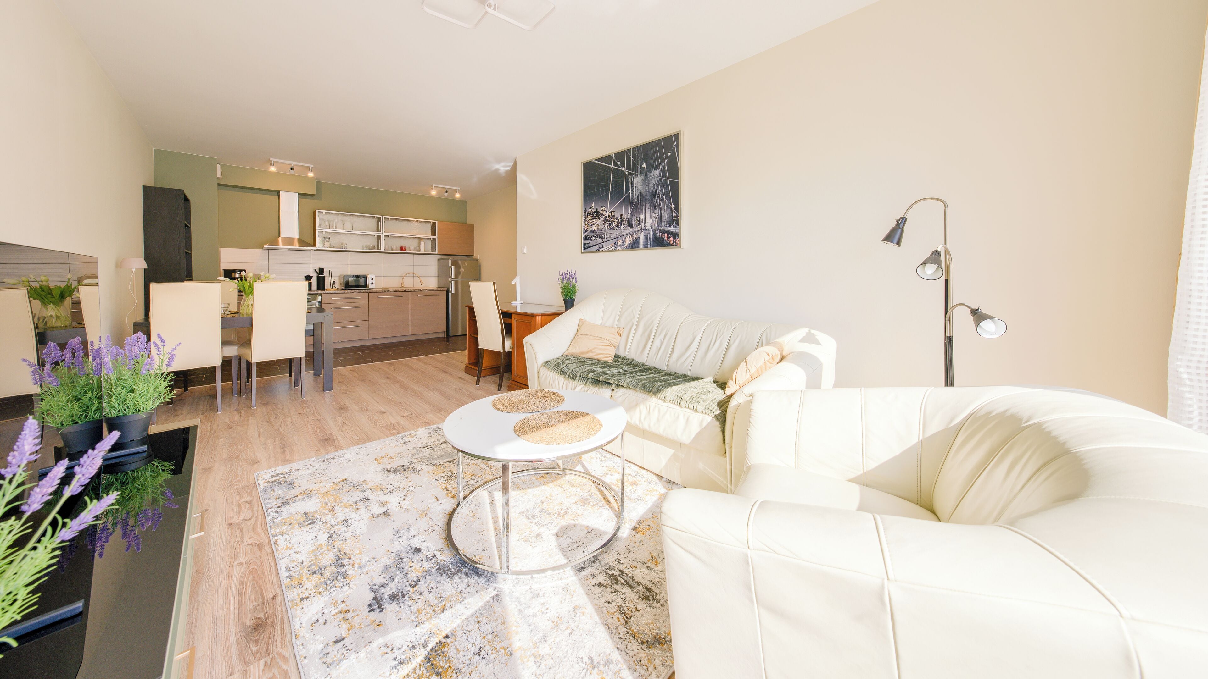Apartment (42) | Wohnbereich | 30-Zoll-Flachbildfernseher mit Kabelempfang