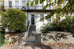 Exterior detail - Boutique Brighton with Private Courtyard Near Beach & The Lanes (Brighton and Hove)