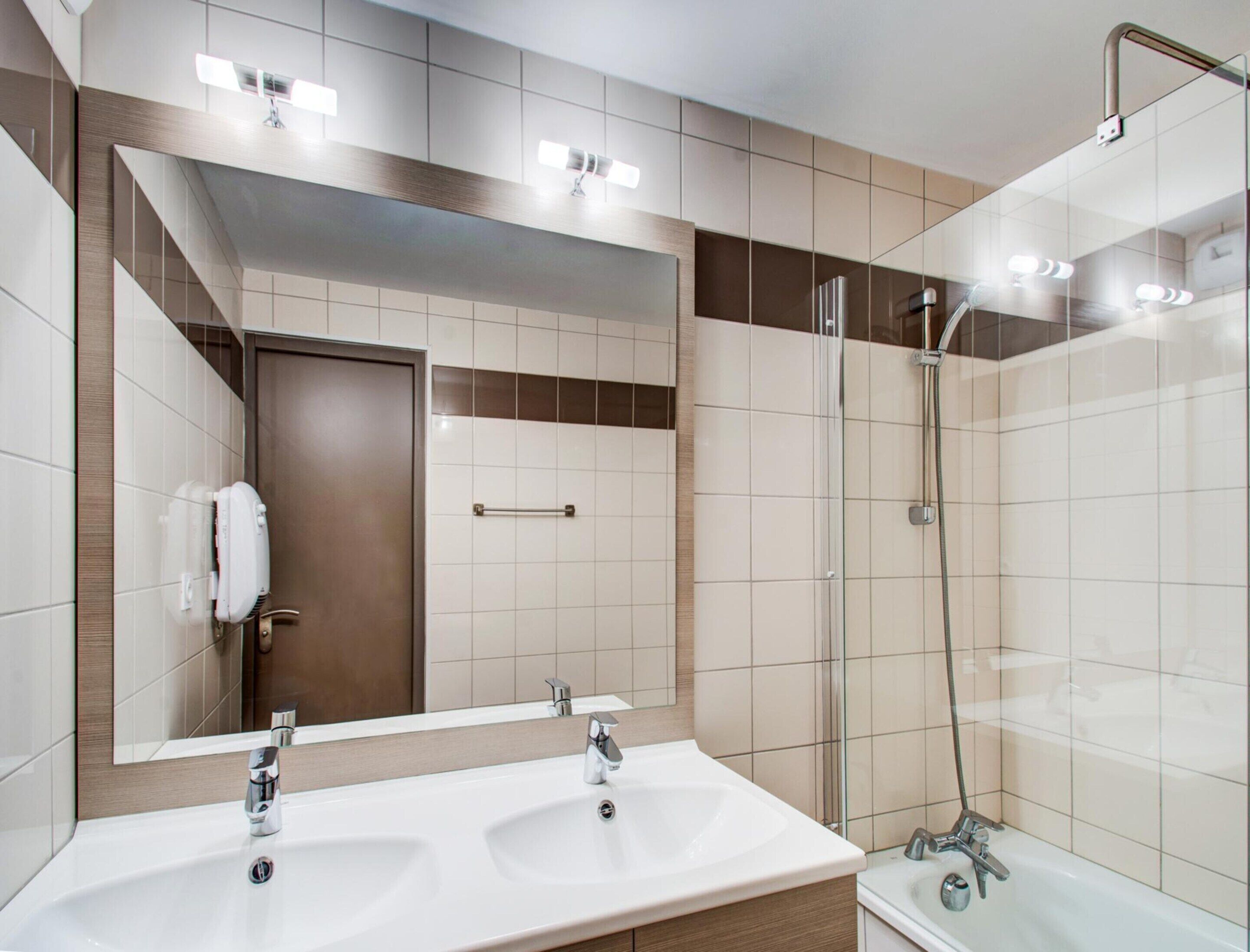 Apartment | Bathroom | Bathtub
