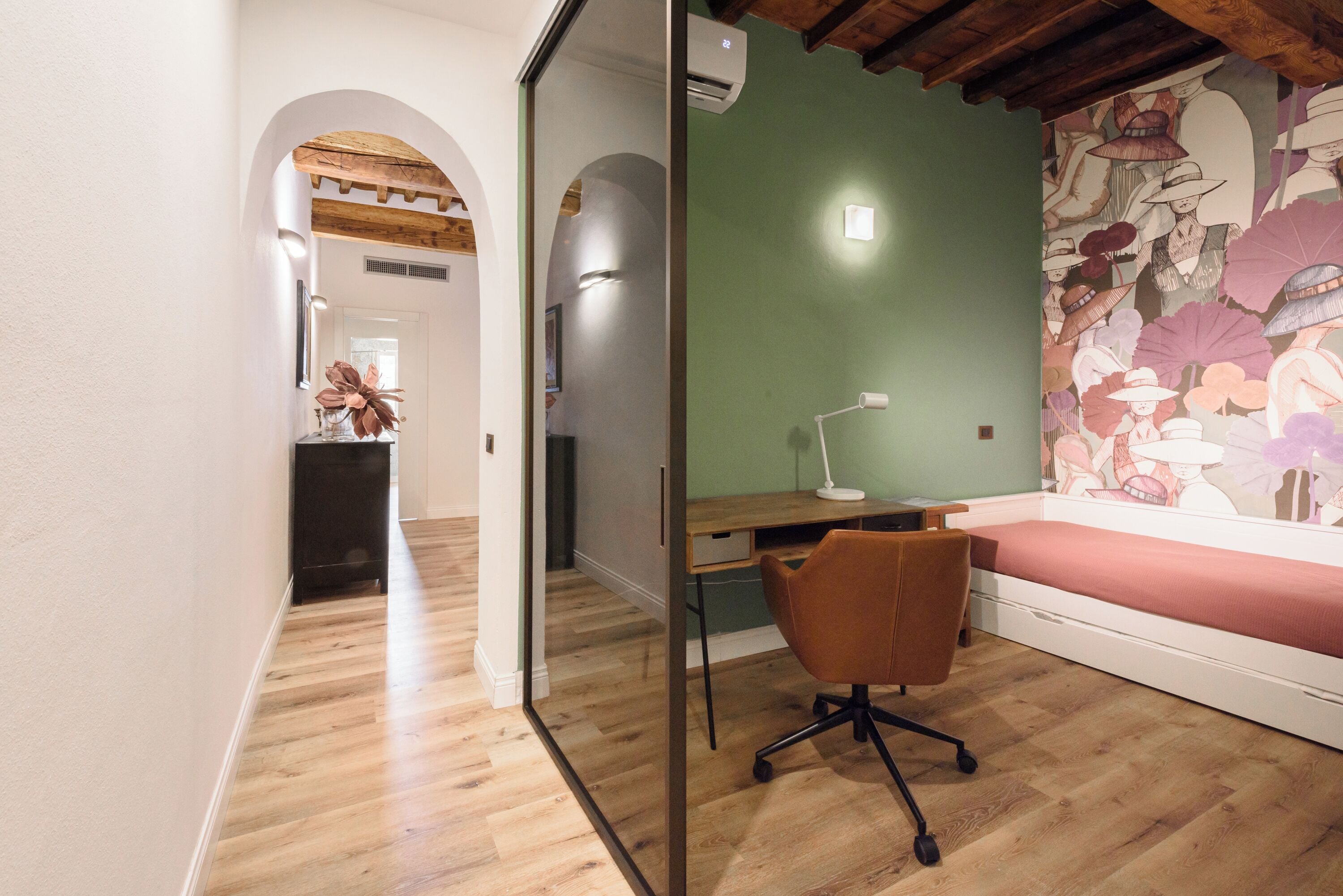 Comfort Apartment | Iron/ironing board, free WiFi