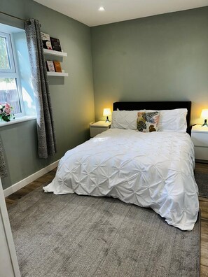 3 kamar tidur, setrika/meja setrika, Wi-Fi gratis, dan seprai linen