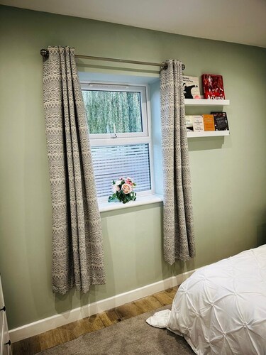 House Sleeps 6 Garden