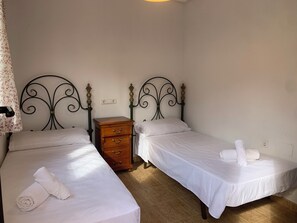 Iron/ironing board, WiFi, bed sheets