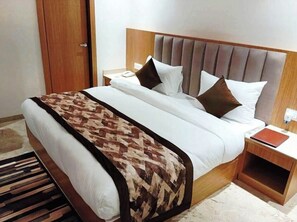 Double Room | Soundproofing, free WiFi - Hotel Fair-way In Near Railway Station (Amritsar)