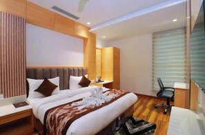 Double Room | Soundproofing, free WiFi - Hotel Fair-way In Near Railway Station (Amritsar)