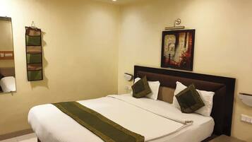 Hypo-allergenic bedding, desk, soundproofing, free WiFi