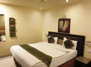 Hypo-allergenic bedding, desk, soundproofing, free WiFi - Hotel Fair-way In Near Railway Station (Amritsar)