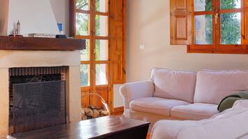 Standard-Ferienhaus, Nichtraucher, Gartenblick | Wohnbereich | Fernseher