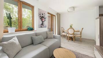 Apartament, balcó | Sala d'estar | Televisor de pantalla plana