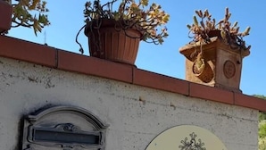A building with a sign that reads 'Casa di Alice' indicating a tourist location. - Casa di Alice (Barberino Tavarnelle)