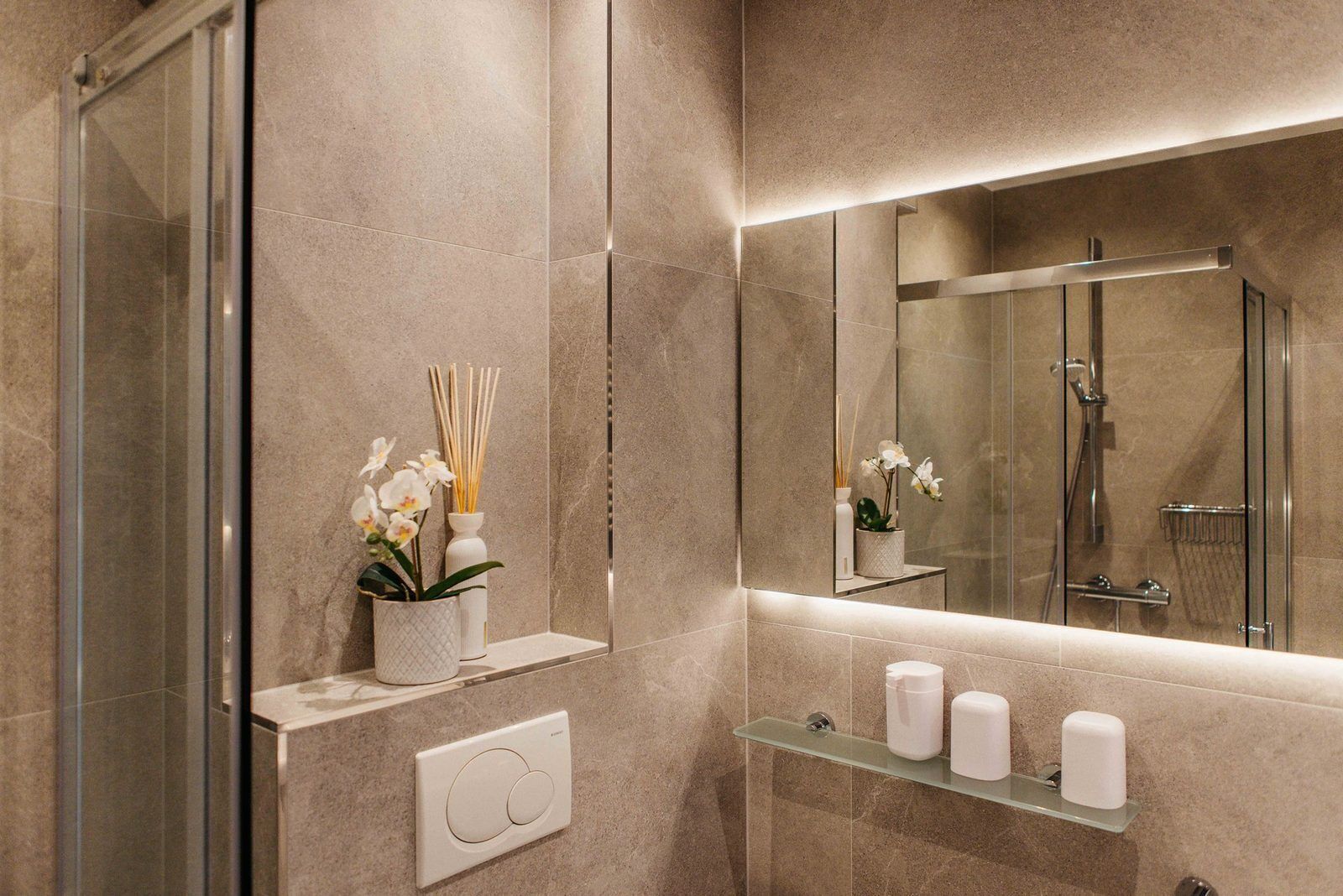 Shower, towels