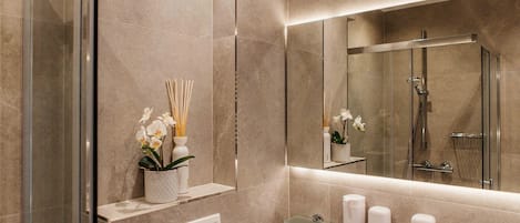 Douche, serviettes fournies