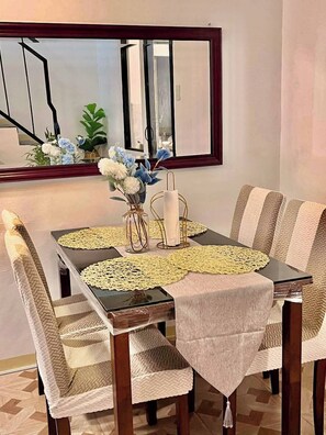 House, 4 Bedrooms, Accessible | Dining room