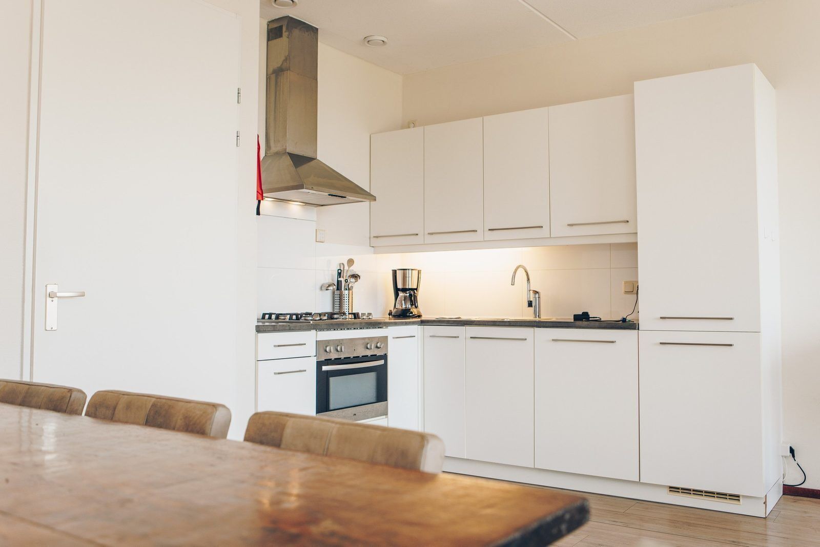 Fridge, oven, dishwasher, coffee/tea maker