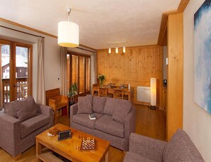 Apartment | Living room - Central Alpine Apartment Near Tourist Office (Les Deux Alpes)
