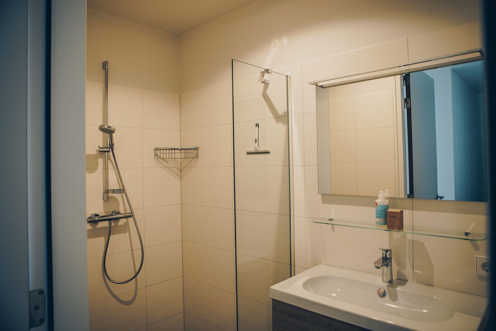 Badezimmer mit Dusche