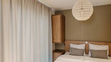 4 bedrooms, bed sheets