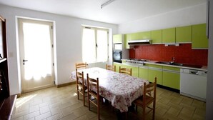 Unclassified image, 3 of 20, button - Family Home* Rustic Charm* on the banks of the Dordogne (Saint-Vincent-de-Cosse)